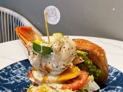 原条龙虾尾牛油果芒果汉堡-layback cafe & bar