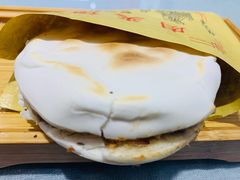 腊汁肉夹膜-大嘻咹biangbiang面(历史博物馆店)