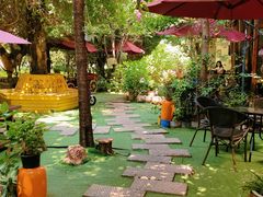 -月亮眼花园餐厅书吧酒吧