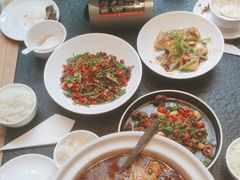 -鱼鲜饭香·招牌汽锅剁椒鱼头王