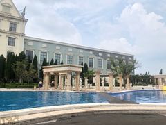 -泉城欧乐堡戏水湾艺术养生温泉