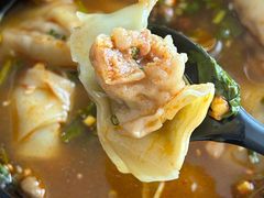 酸汤黑猪肉馄饨-味研所·麵