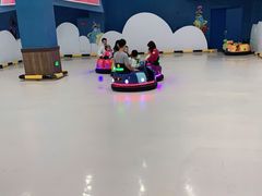 -蓝精灵乐园-停车场