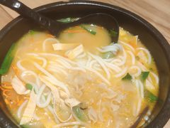 酸汤肥牛过桥米线-云味馆过桥米线(皇庭广场店)