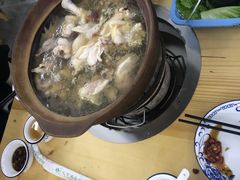 炭炉果鸡煲-威邵鸡煲(西华路总店)