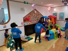 -抱抱熊托育中心(大悦城店)