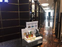 点击看大图 -八佰伴8008星级形象店