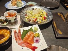 -铭牛烧肉·和牛海鲜自助(高新月牙湖店)