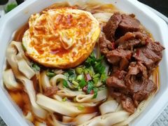 招牌红烧牛肉米粉-呷佬·长沙手工米粉(金沙江路店)