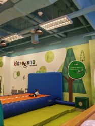 -莫莉幻想儿童乐园(三河燕郊永旺店)