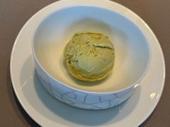 牛油果冰淇淋-荣轩(新荣记环球金融中心店)