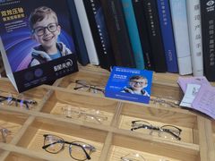 -豪门视光·星趣控·蔡司依视路眼镜代理商(中央大街店)