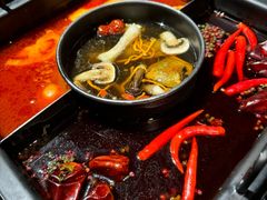 -老牌坊云南鱼豆花火锅(爱建店)