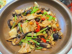 -阿瓦山寨·湘菜现炒·剁椒鱼头王(咸阳总店)