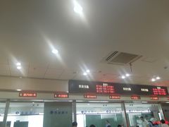 -房地产交易中心-停车场