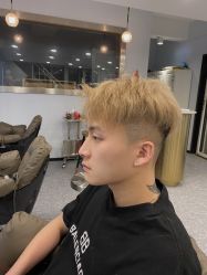 -15C7 男士理发馆 烫染专业店
