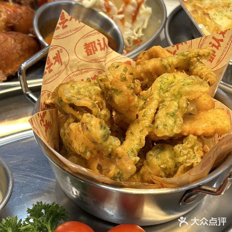 哇谁懂啊在广州两个猛男服务生陪我吃韩国烤鸡🥰