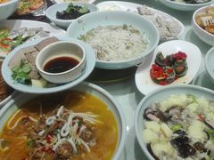 -侬佳蒸菜馆(听潮店)