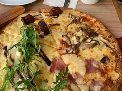 大宴薄脆四合一披萨-必胜客(华南摩尔店)