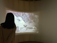 -Nathalie Djurberg与Hans Berg“牛皮纸包裹的月亮”-Prada荣宅当季展览
