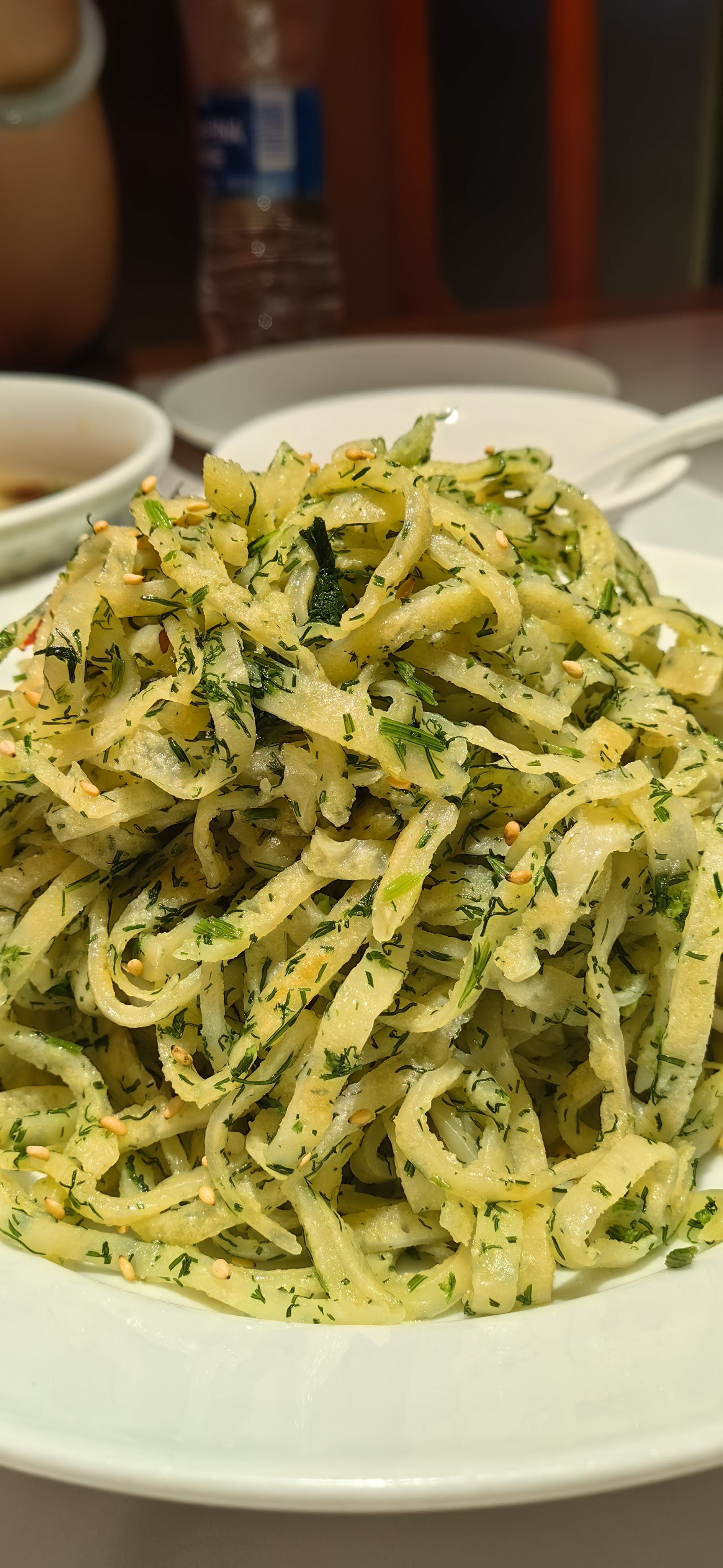 尤其是茴香拌煎饼,里面的淡淡的清香味,令人胃口大开!