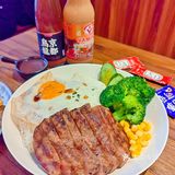 午餐来一份巨巨巨大的菲力牛排三明治