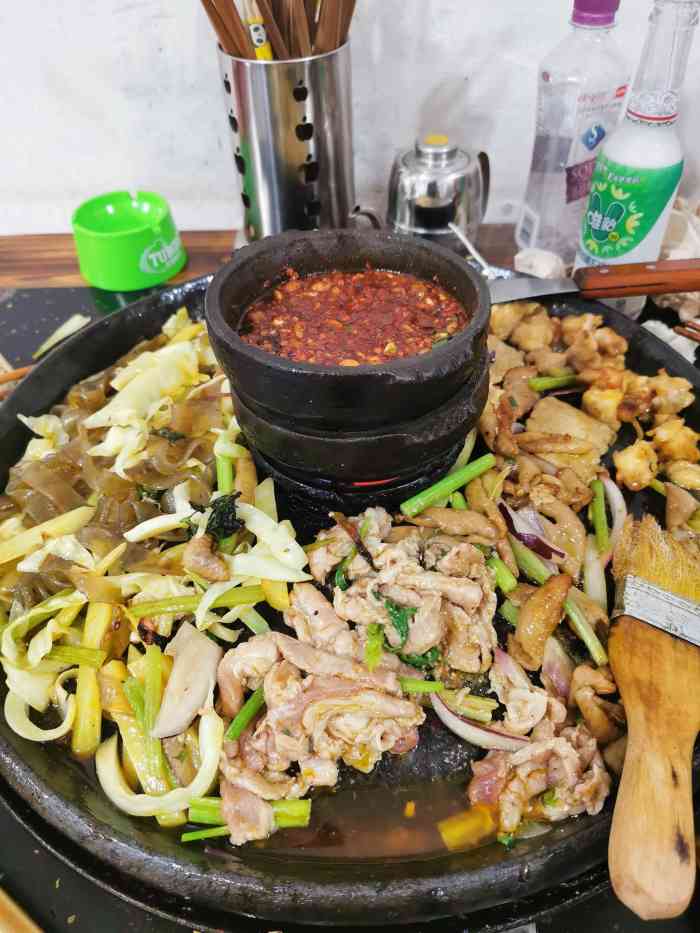 土砂锅美味烙锅屋·大方六龙活油豆干-"车站边上小小的一个店铺,刚开