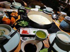-洪氏嗨捞·广东猪肚鸡·椰子鸡火锅(西咸万象城店)