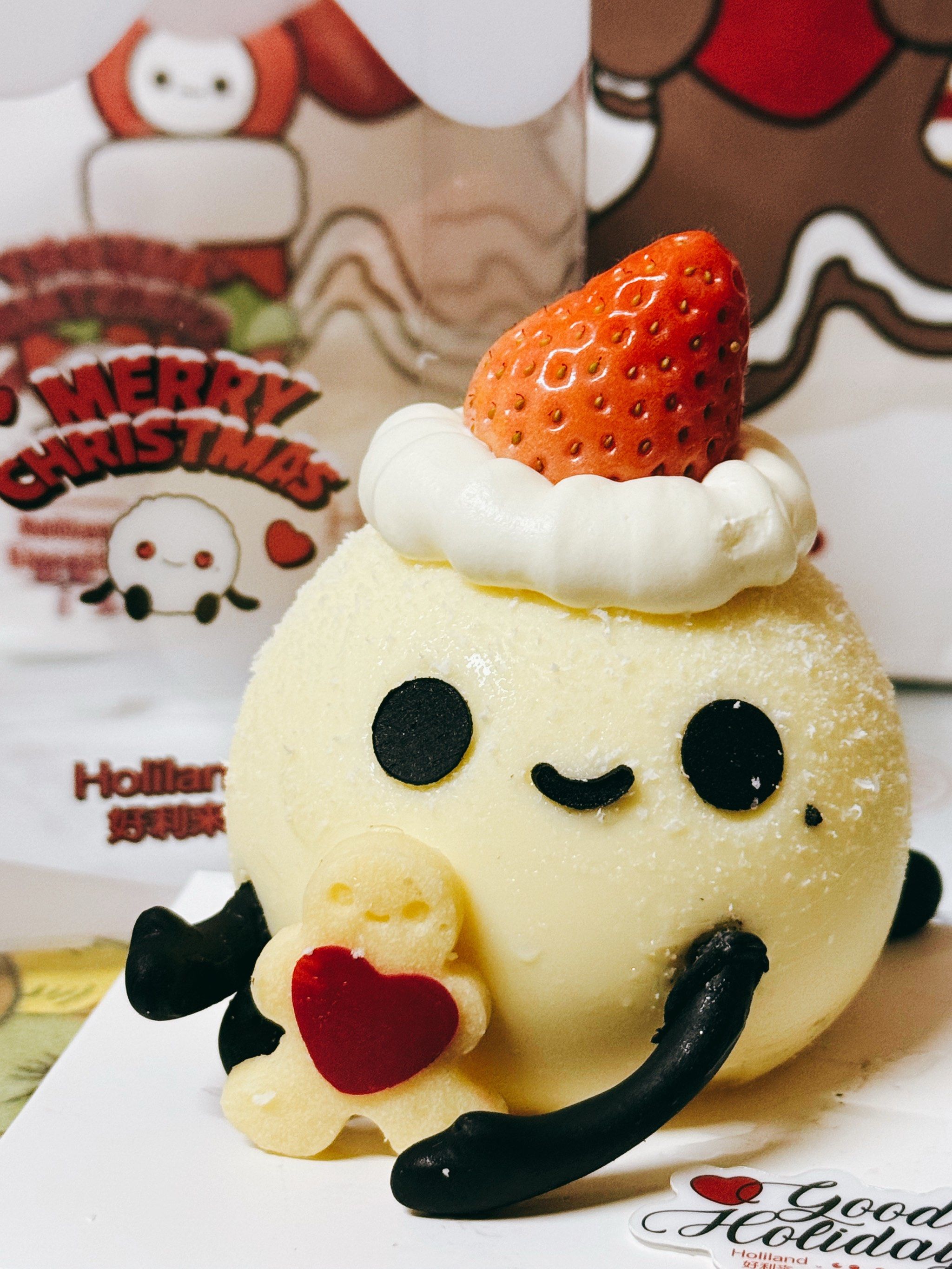 草莓蛋糕的表情太可爱了!