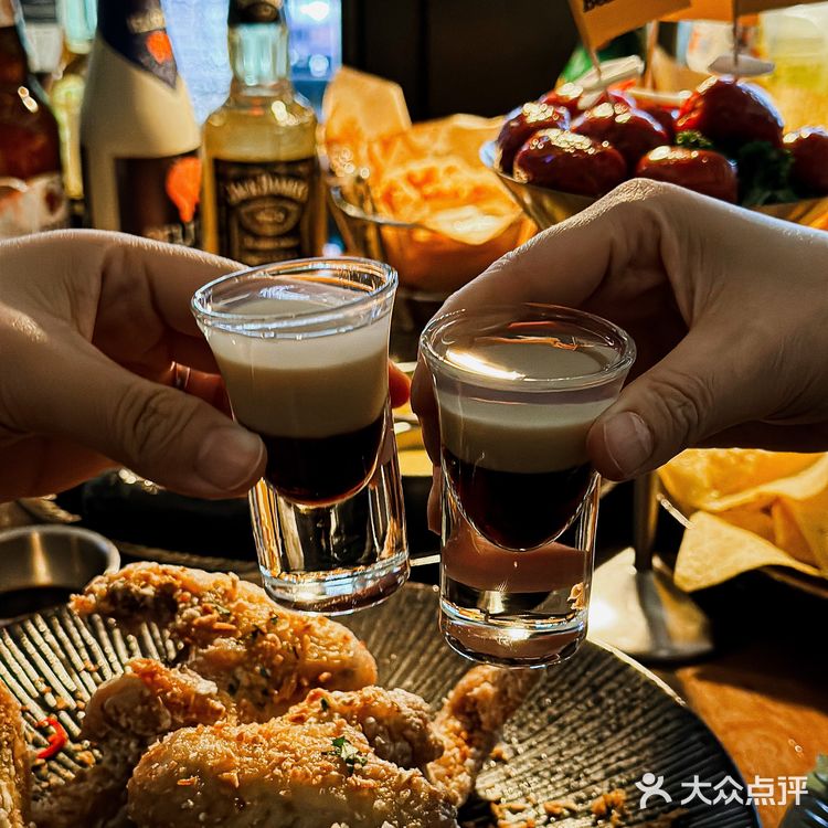 我居然在酒吧撑到扶墙出⁉️