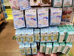 -名创优品(北京新中关购物中心地铁层店)