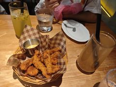 -三勾JJJ Burger&Coffee(梅溪湖店)