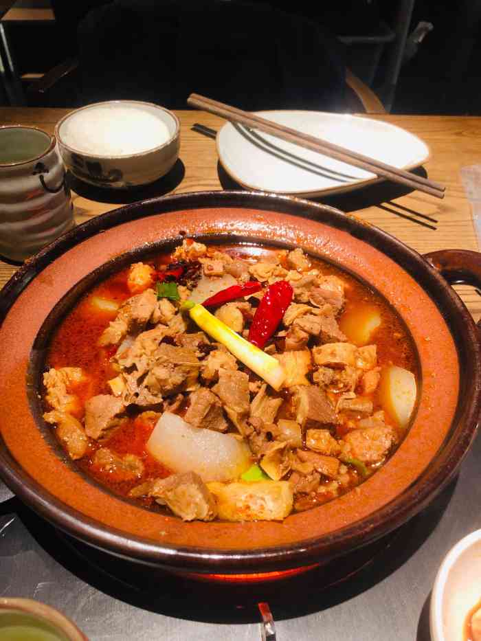 西关老阿婆·牛腩牛杂煲(中航城店)-"超大的招牌门面,怕你看不见.