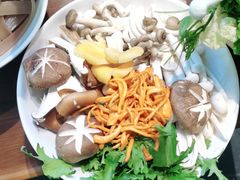 -野山舂·贵州现舂酸汤火锅(鸿通城店)