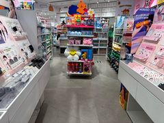 -名创优品(北京新中关购物中心地铁层店)