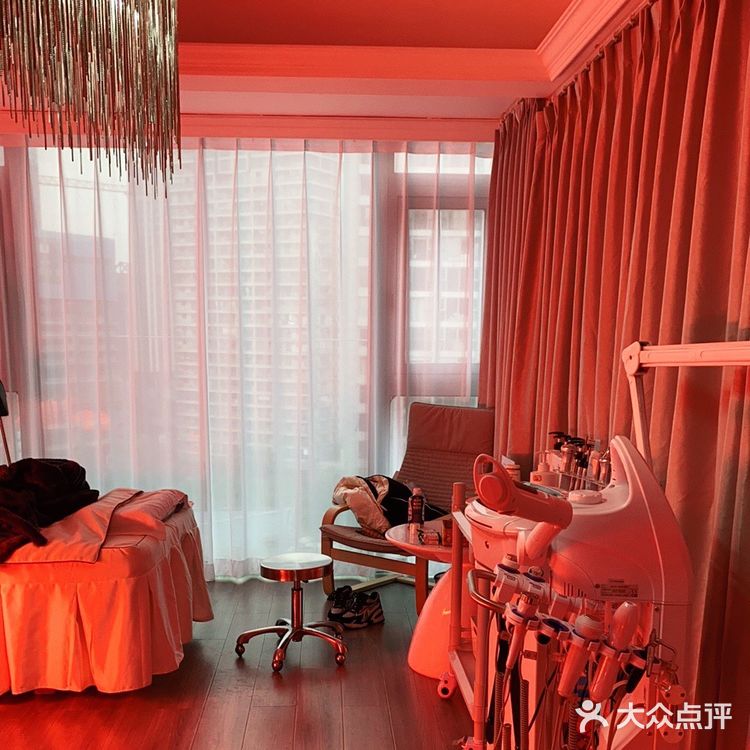 荷兰进口的美白舱就在观音桥
