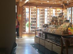 -猫的天空之城概念书店(丽江古城饮玉巷店)