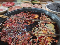 -渝嘴小老弟老火锅(华新村店)