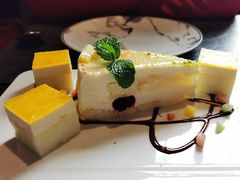 主厨甜品拼盘-YUE·6·西式融合餐厅(外滩六号店)