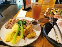 -BOURBON 玻本美式餐厅酒吧(虹桥新天地店)