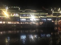 -临江餐馆二楼美食部落