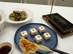 -品海楼·大连海胆锅贴馆(东港店)