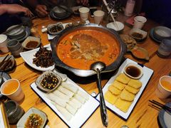 -野山舂·贵州现舂酸汤火锅(鸿通城店)