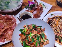 -老滇山寨•云南特色菜•地方菜•民族风情歌舞表演(金碧店)