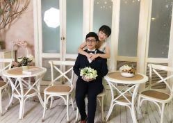 -现代经典婚纱摄影