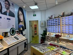-天空之镜眼镜店蔡司依视路配镜授权零售店(望京颐堤港店)