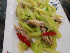 西芹炒鸭舌-广迎居老正兴菜馆