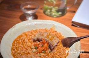 Pan-Fried Pork Belly with Tomato and Kimchi Rice