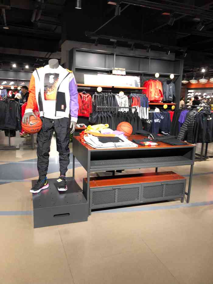 nike(华润万象汇店)-"这个时间段是严重的拖延症患者面前买鞋,.