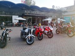 -ACE&CAFE火车咖啡厅(751店)